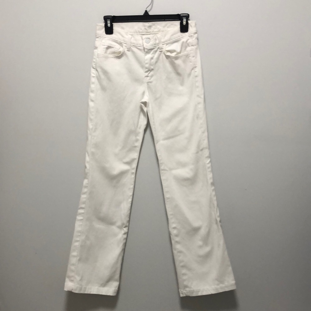 7 for all mankind white denim jeans. Size 26 bootcut style.